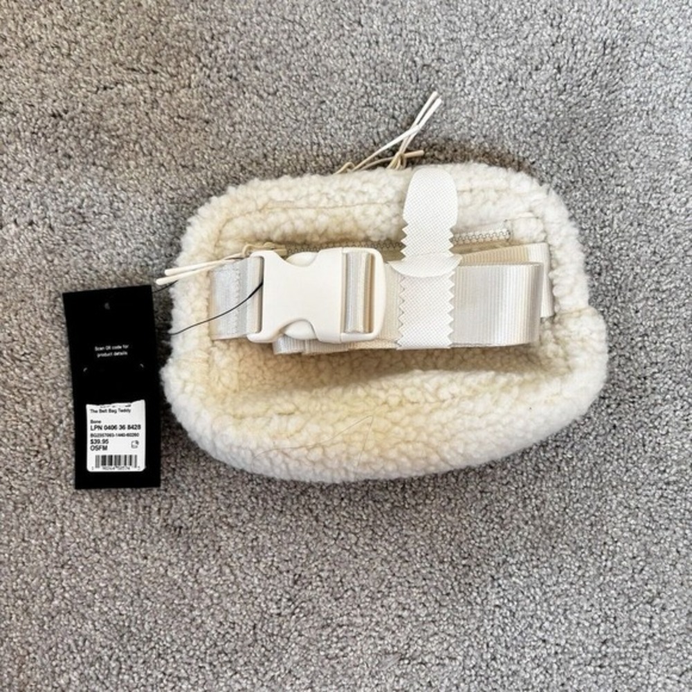 Fabletics Ivory Fleece Teddy Belt Bag Fanny Pack Gift Travel Cozy Outdoor NEW - Picture 3 of 5